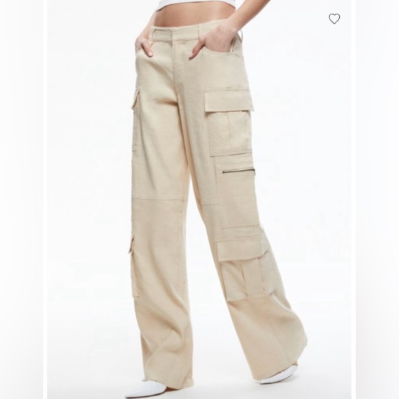 Alice + Olivia Pants - NWT Alice + Olivia Cay Cargo Pants in Natural - Size 8